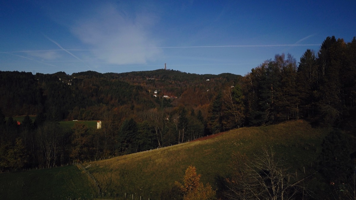 Blick vom Grundstück Richtung Westen zum Pyramidenkogel